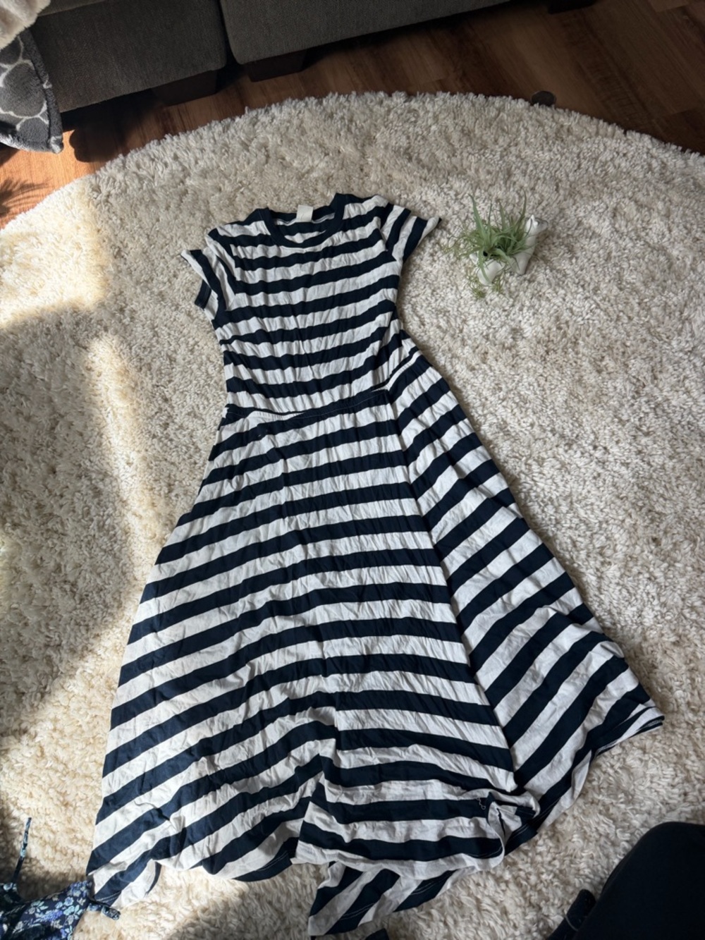 H&M Navy and White Striped Short-Sleeve super cute spring summer Maxi Dress - Picture 3 of 6